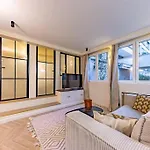 New Spacious 4 Star Family Apartment In Chic 16Th District