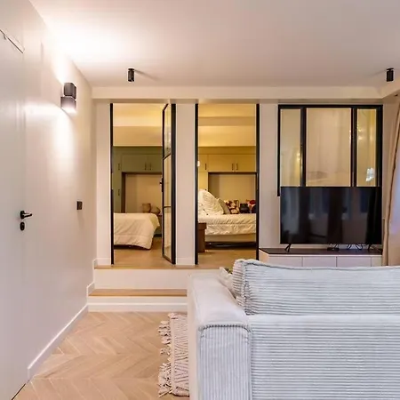 New Spacious 4 Star Family In Chic 16th District Appartamento